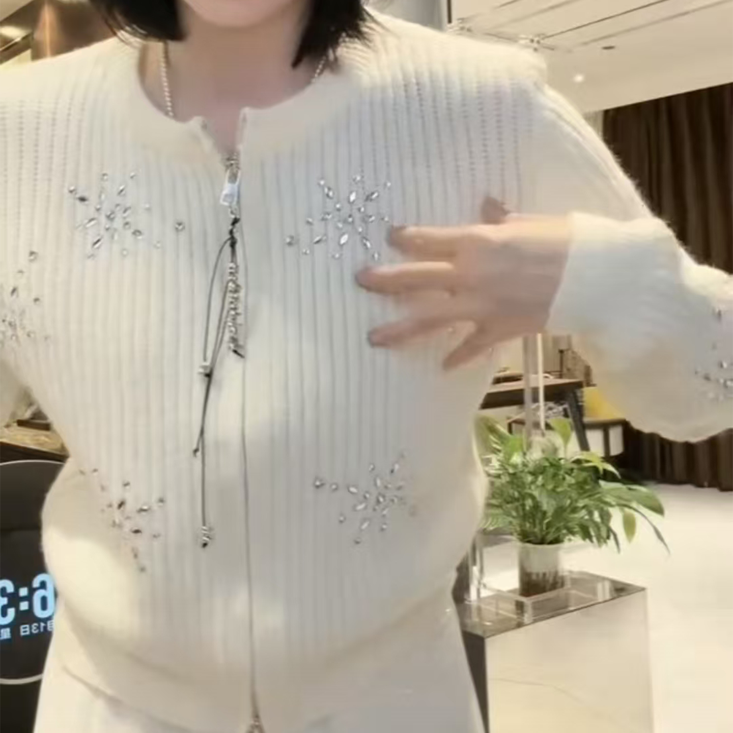 韩系高级感重工烫钻圆领拉链针织开衫女时尚气质百搭显瘦毛衣外套,淘宝优惠券,粉丝福利购,淘宝优惠卷