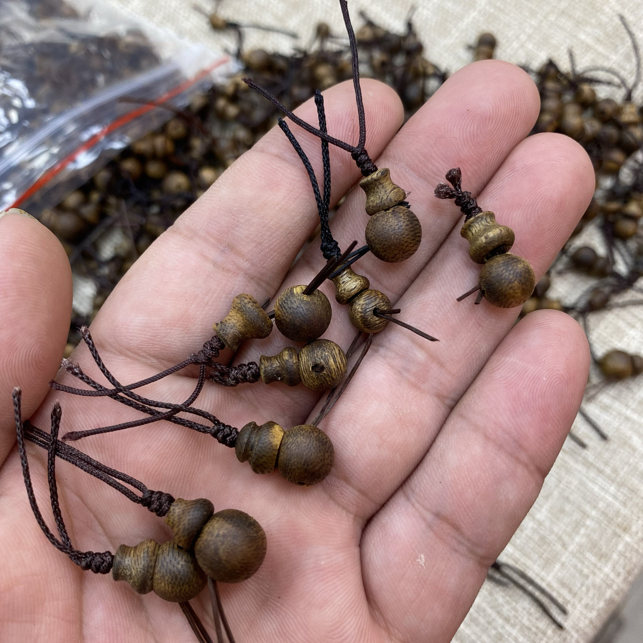 正品高油沉香三通佛塔佛头散珠子天然保真DIY单颗配奇楠工艺品,淘宝优惠券,粉丝福利购,淘宝优惠卷