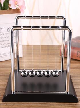 男生男孩惯性铁球撞击小球牛顿摆实心碰撞生日办公桌面摇摆