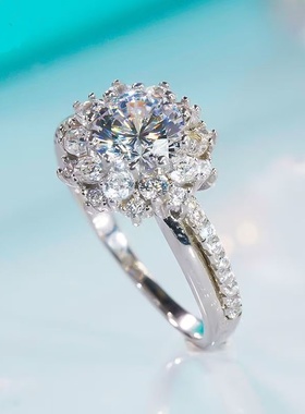 莫桑石蛋糕圆包繁花交错戒指