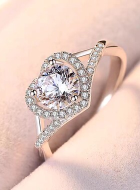 D色莫桑石爱心围钻戒指