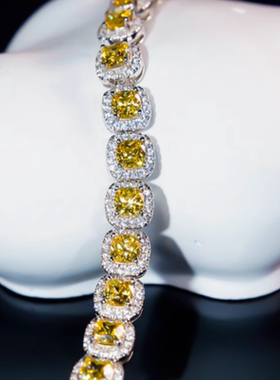 时尚感群镶黄钻公主方手链复古