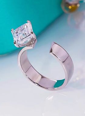 D色莫桑石四爪公主方开口戒指