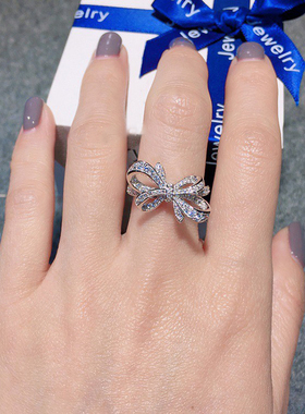 莫桑石碎钻蝴蝶结戒指