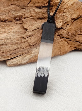 鹊踏枝原创雪山微缩景观树脂吊坠