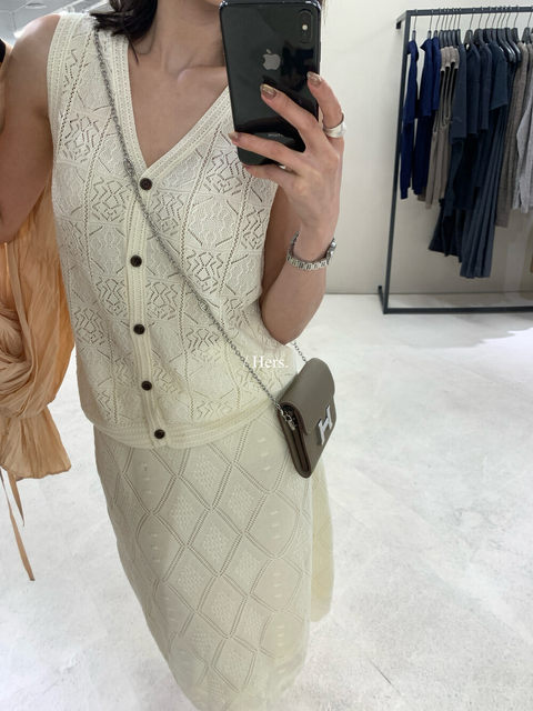 ເສື້ອຢືດຄໍ v-neck hollow ວັນພັກຂອງນາງ retro ສໍາລັບແມ່ຍິງ
