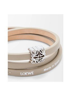 LOEWE 女士戒指 J242TWLX032180 AW2025 米白色 Anagram Bombe 扭