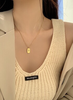 钛钢简约风嘻哈金色方牌7字卫衣项链潮小红书网红同款毛衣链
