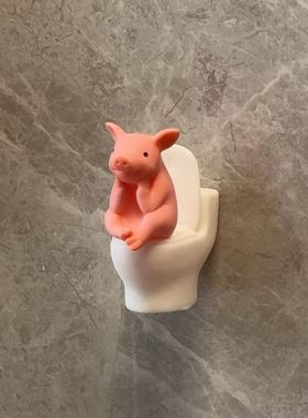 【厕所新搭子】马桶小猪摆件桌面家居好物房间装饰创意改造小物件