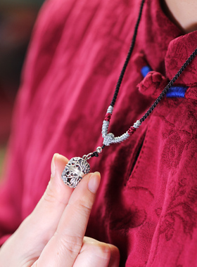 见欢喜香丸挂件镂空乌盒银饰吊坠