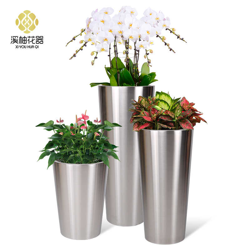 長谷川義起作　鋳造花器「梅一輪」 長谷川義起作鋳造花器「梅一輪」