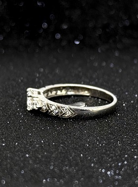 雨漫椭圆1克拉鸽子蛋戒指