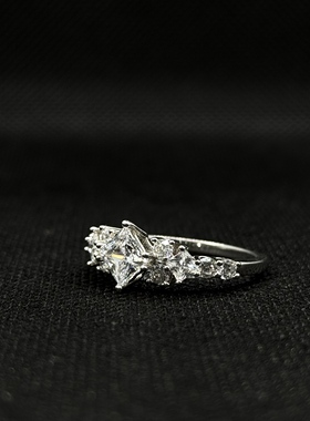 繁星公主方一克拉方形戒指