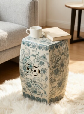 中式青花瓷镂空花鸟鼓凳摆件