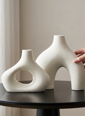 现代简约白色陶瓷异形花瓶摆件