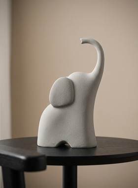 简约灰色陶瓷大象造型摆件