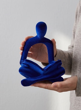 蓝色毛绒人物造型家居摆件