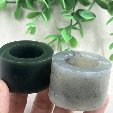 2件价新疆和田玉点墨青花且末扳指边角料戒指圆圈指环毛料包邮t