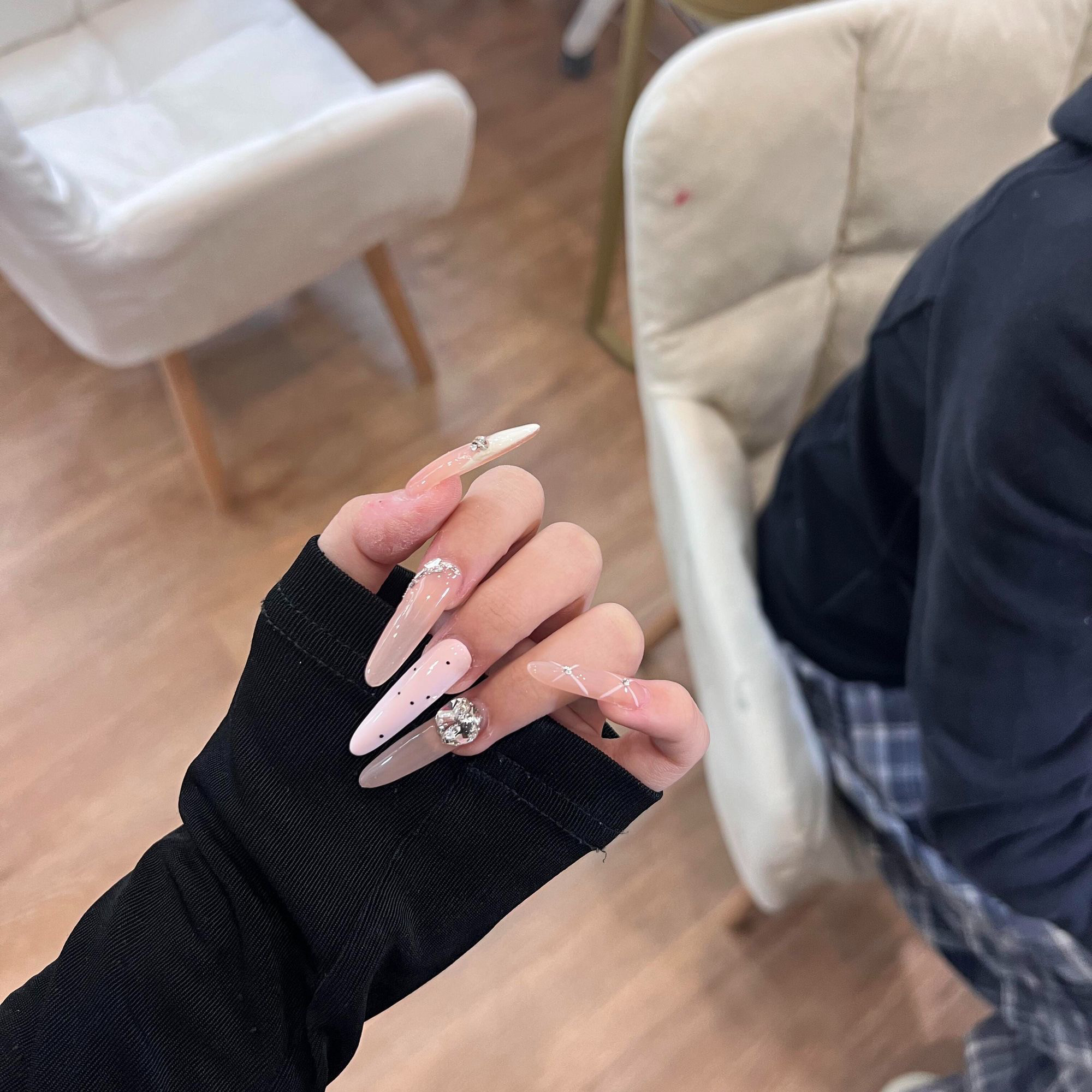 纯手工穿戴甲美甲店粉色法式带钻爆百搭闪神仙美甲ins风辣妹学生,淘宝优惠券,粉丝福利购,淘宝优惠卷