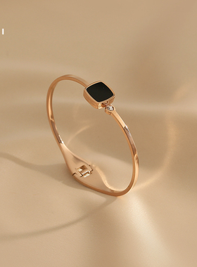 花迹几何方块手镯女日韩简约个性黑色方形手链女小众设计手饰