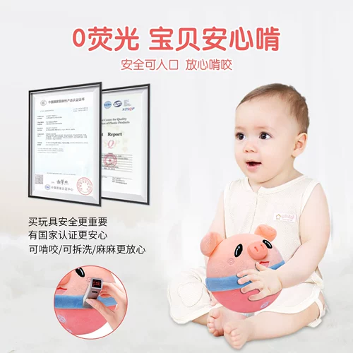 Малышка потребляет физические игрушки с сильной точки