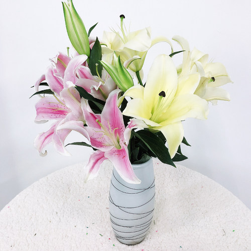 云南昆明鲜花直批发百合艾莎玫瑰鲜花混搭花束鲜切花鲜花家用插花 - 图1