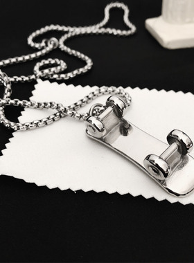 酷帅个性钛钢滑板吊坠项链男女潮流嘻哈蹦迪长款毛衣链挂链不掉色