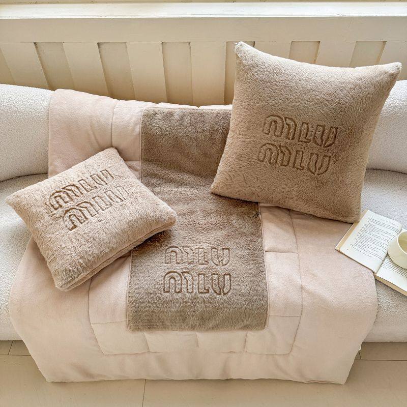 新疆包邮抱枕被子两用冬天加厚客厅沙发靠枕午睡毯子二合一车用折,淘宝优惠券,粉丝福利购,淘宝优惠卷