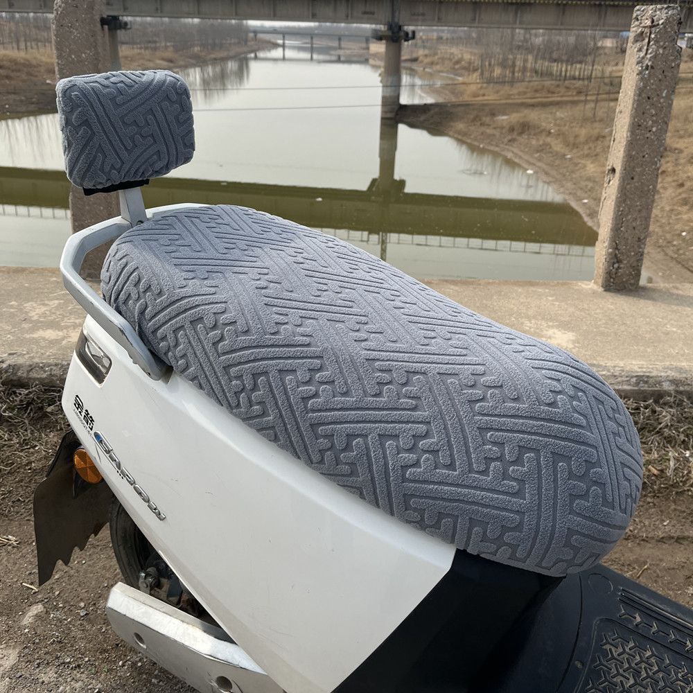 珊瑚绒防滑防晒加绒电动车坐垫四季通用座椅套金刚九号坐垫套极光 - 图2