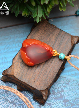 凯萨薇雅南红玛瑙出水芙蓉吊坠