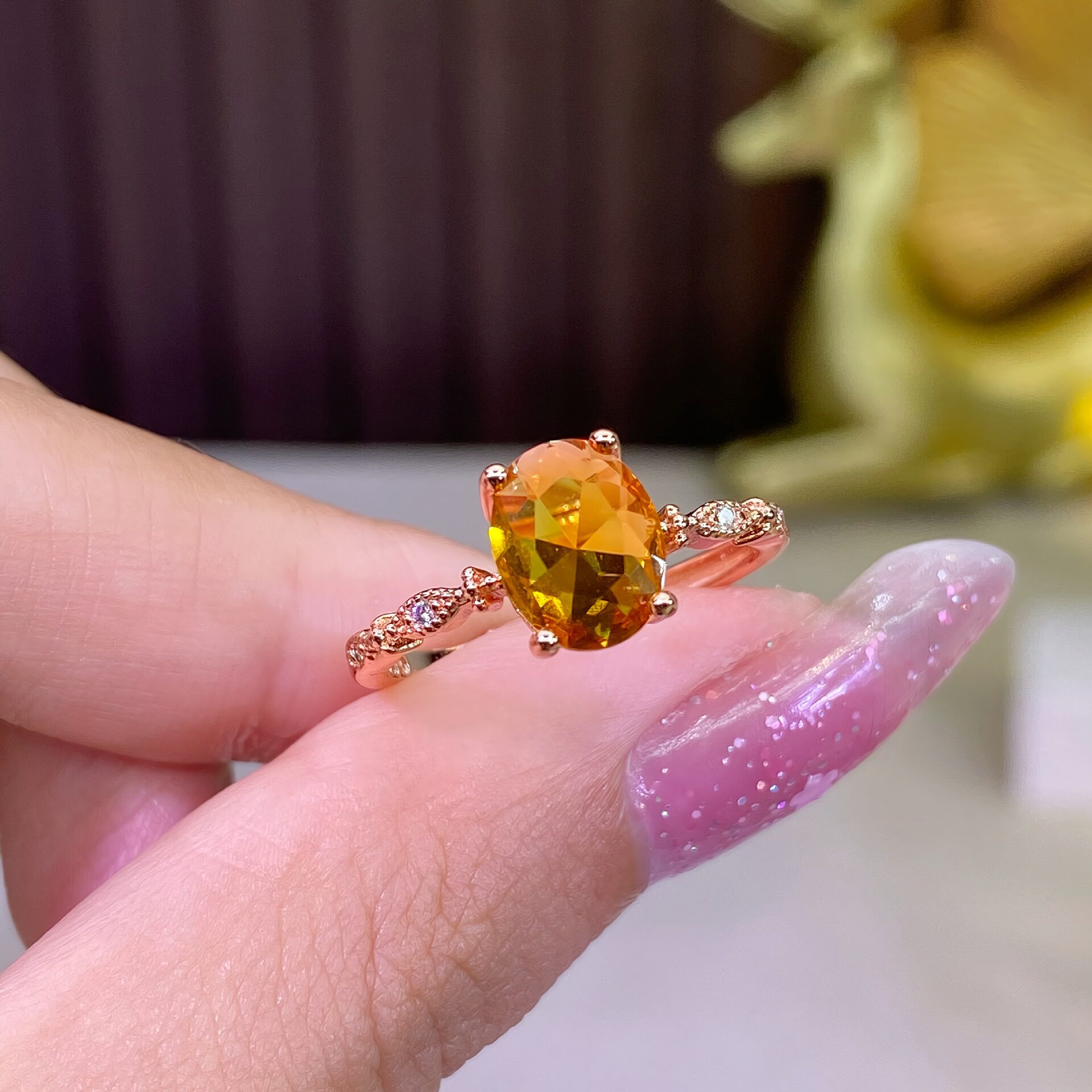 Amethyst Light Luxury Simple Pigeon Blood Pomegranate Red Ring Women's Inlaid Golden Zircon Ring High-End Living and Versatile