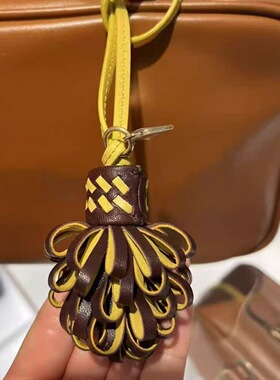 miu系同款流苏花朵包挂件手工真皮女士挂饰高级感皮质钥匙扣配饰