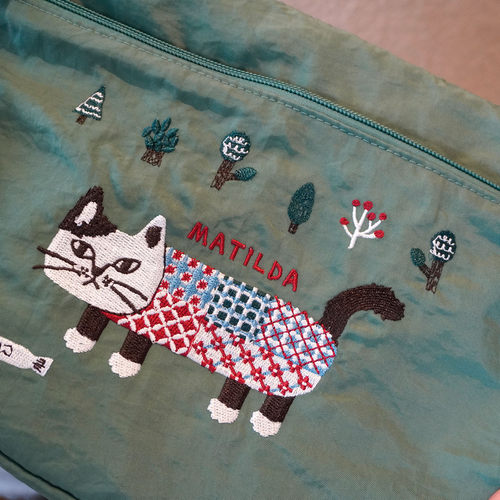 日本正品Kusuguru 实用款半月包 重工刺绣猫咪贴布单肩包休闲斜挎 - 图0