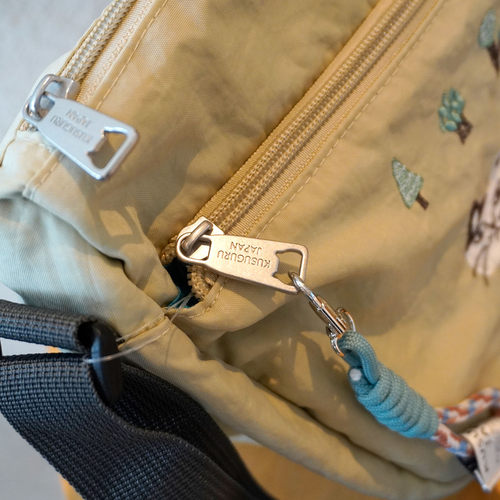 日本正品Kusuguru 实用款半月包 重工刺绣猫咪贴布单肩包休闲斜挎 - 图1