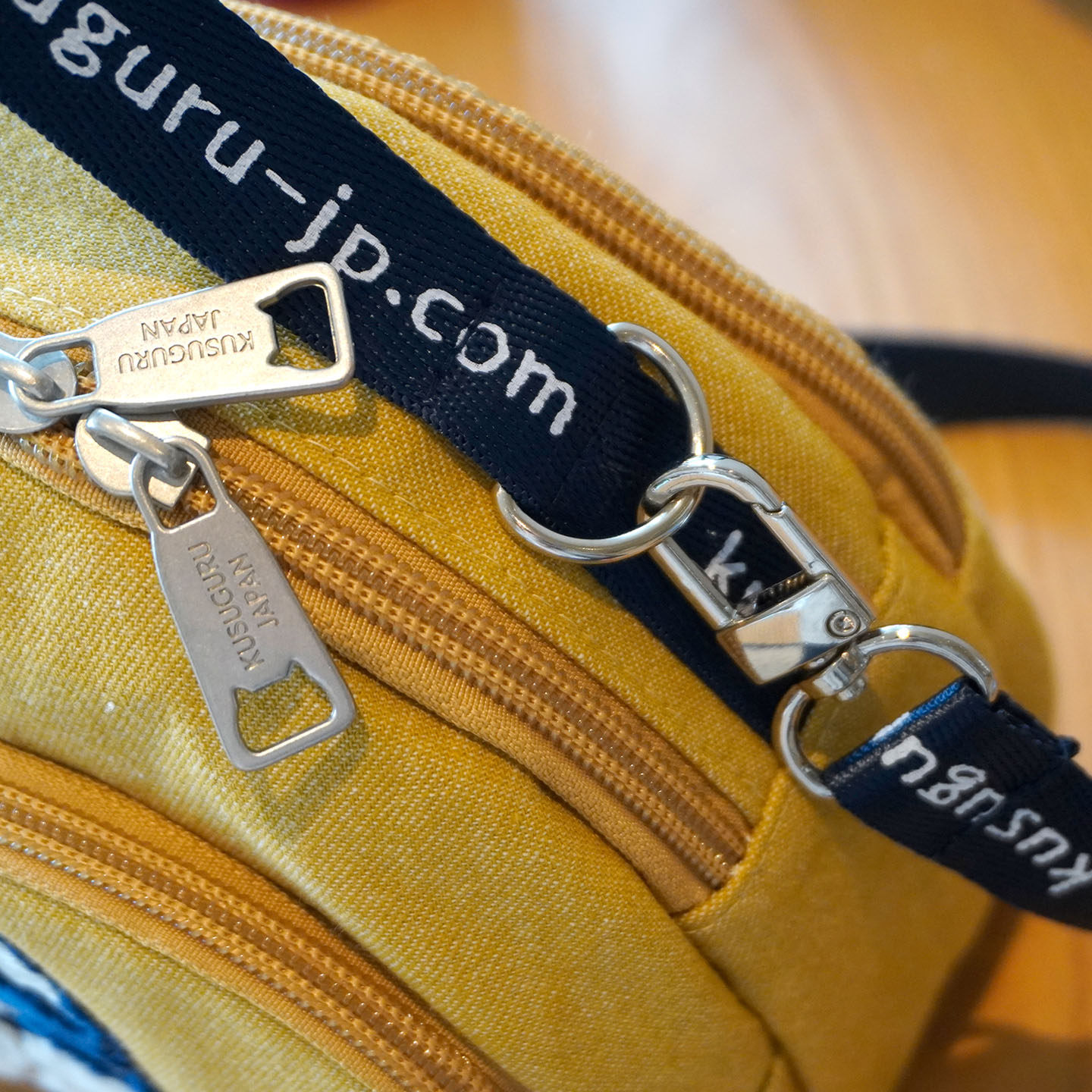 可放相机 日本正品多隔层超实用斜挎包多分层拉链手提包刺绣猫咪,淘宝优惠券,粉丝福利购,淘宝优惠卷