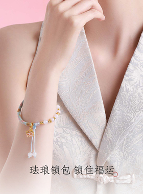 生日礼物周大生蝴蝶手镯