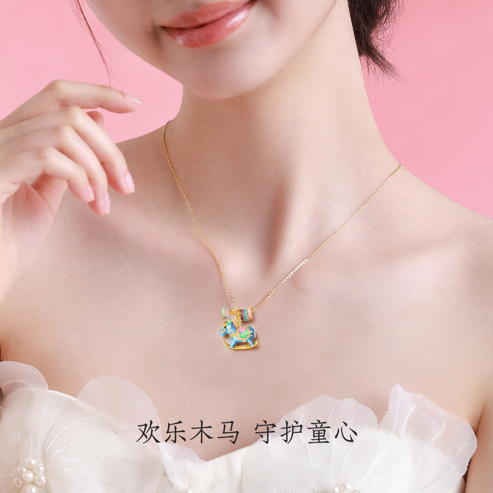 周大生彩色摇摇木马项链女款纯银S925生肖马珍珠锁骨链本命年礼物
