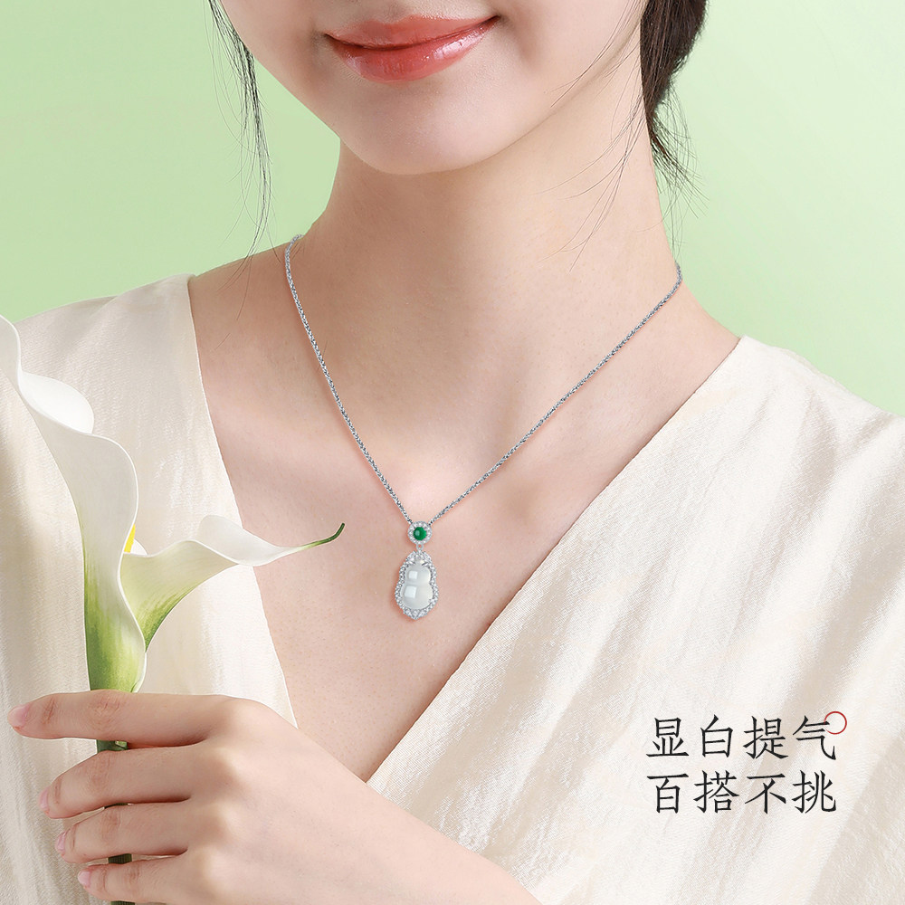 周大生葫芦玉髓吊坠纯银项链女款轻奢小众高级感送妈妈生日礼物