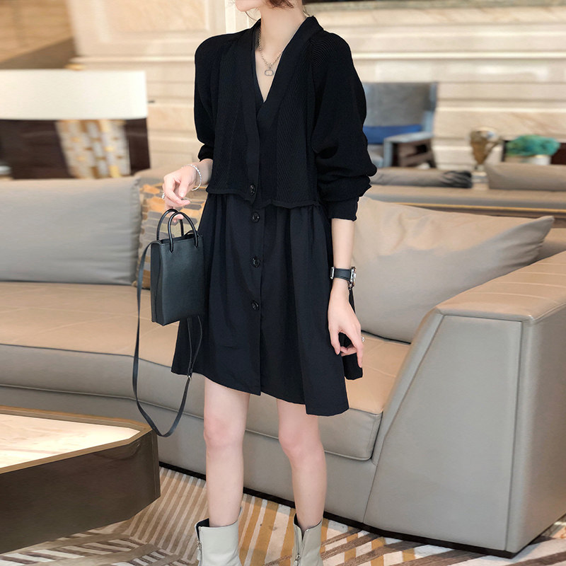 小黑裙收腰v领连衣裙宽松打底裙子 秋寸连衣裙