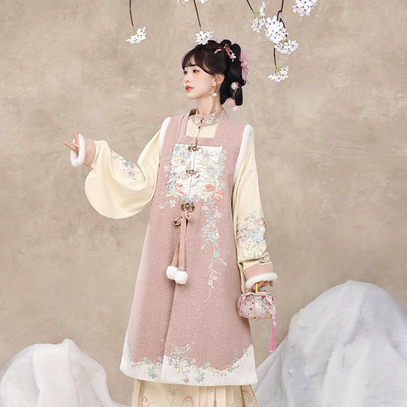 荨茉花间啾影 明制原创汉服女加绒长比甲马面裙2025新款冬季套装,淘宝优惠券,粉丝福利购,淘宝优惠卷