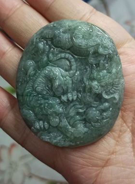 天然翡翠吊坠龙虎牌乌鸡飘花