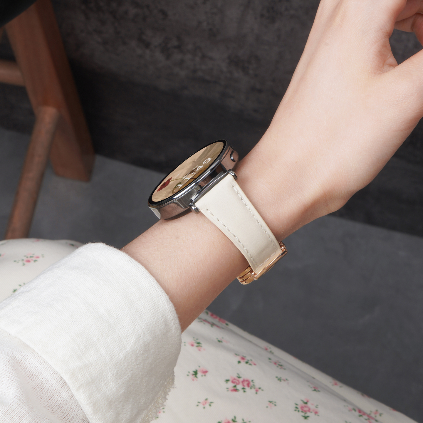 适用华为gt5手表带watch5磁吸扣四叶草真皮腕表带watchgt5pro运动GT4智能watch5pro女生GT3夏季2pro透气表链 - 图1