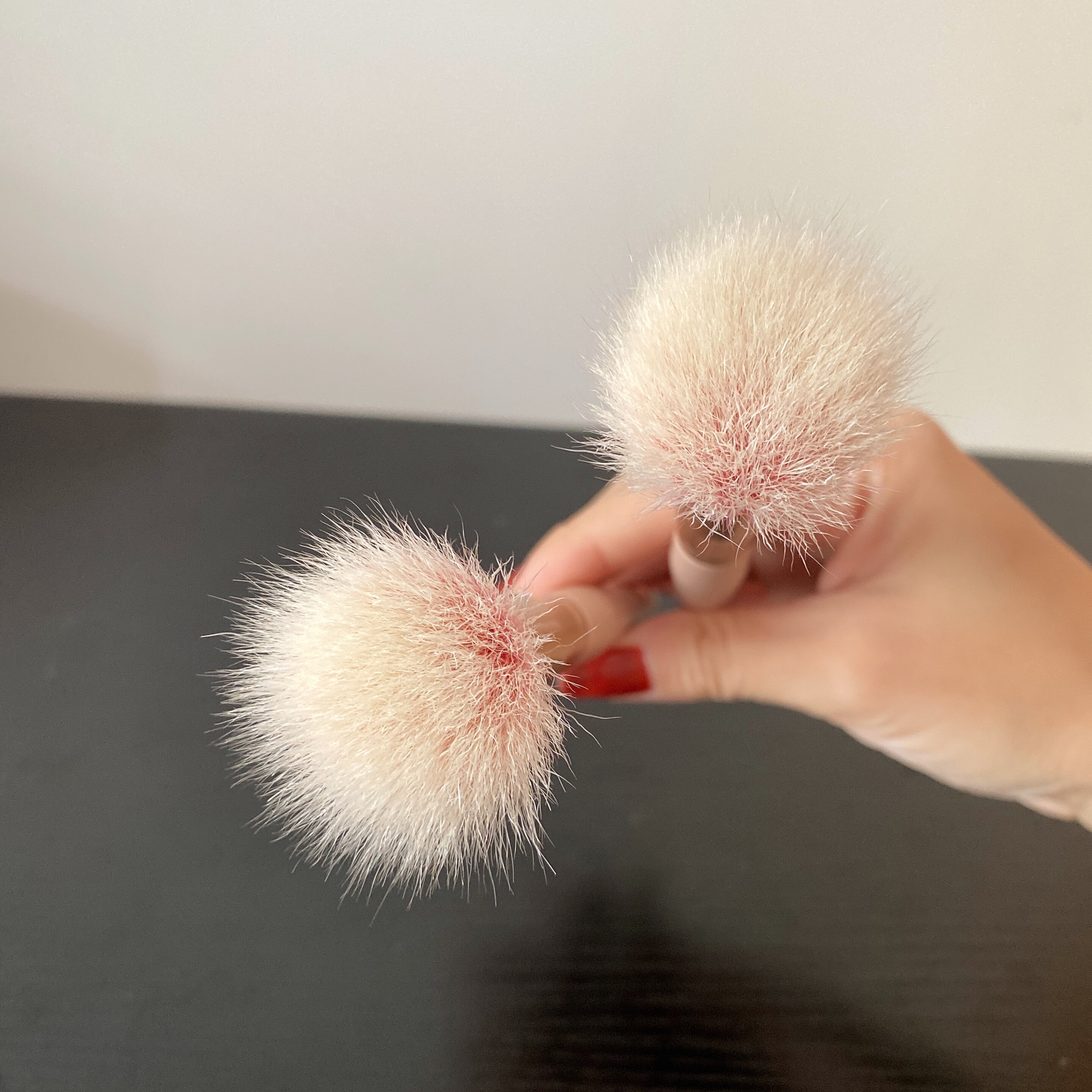 粉色羊毛点彩刷动物毛腮红刷高光刷提亮化妆刷细光锋羊毛彩妆刷