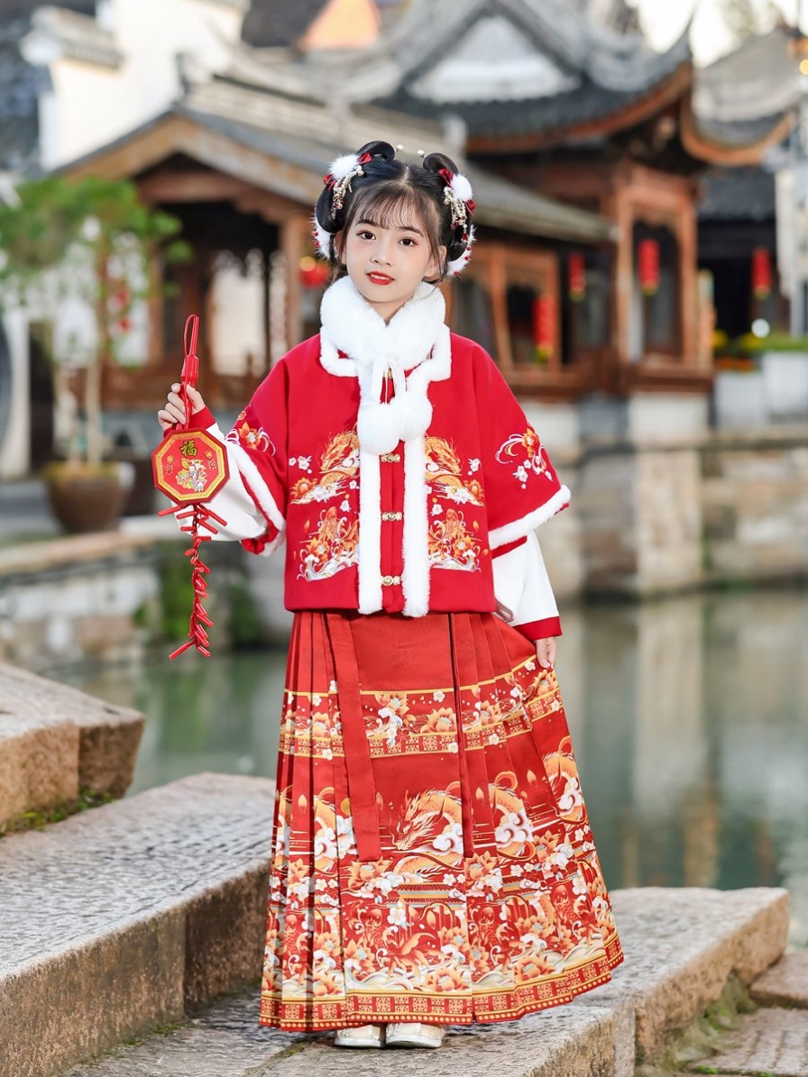 2024新年衣服女童中式复古国风马面裙女宝拜年服冬龙年母女过年服 - 图0