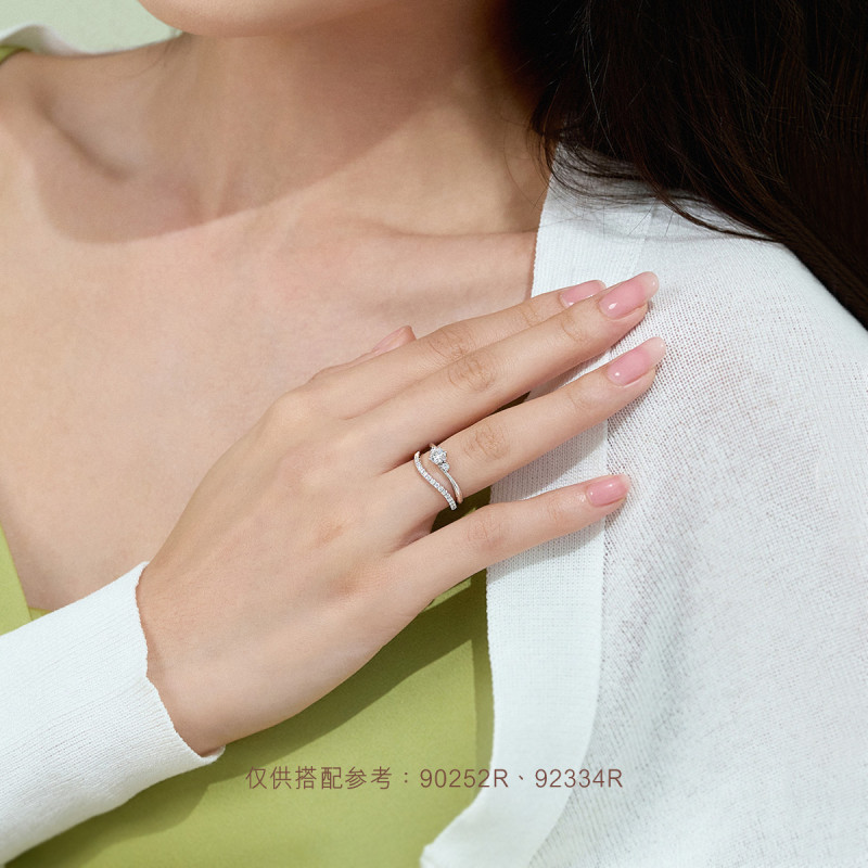 Chow Sang Sang white diamond engagement ring