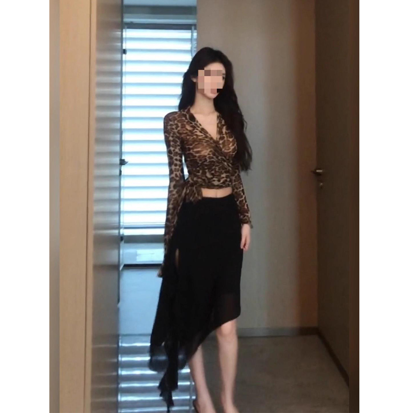 XZY 微胖御姐轻熟风豹纹V领长袖上衣女25年夏不规则开叉半裙套装,淘宝优惠券,粉丝福利购,淘宝优惠卷