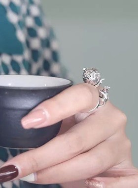 2026复古风做旧镂空香薰球猫咪戒指小众可爱香囊香丸可打开开口指