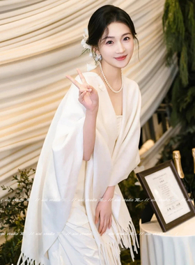 法式轻奢白披风围巾新娘披肩斗篷