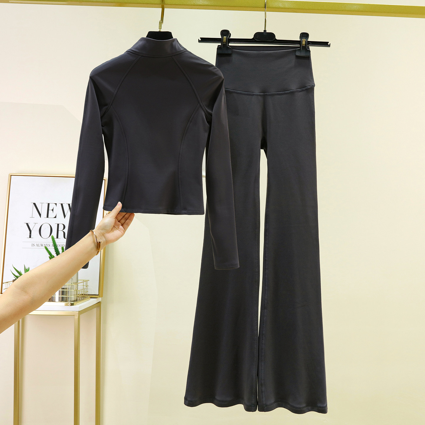 冬季加绒瑜伽服套装女2025新款紧身显瘦运动外套普拉提健身喇叭裤,淘宝优惠券,粉丝福利购,淘宝优惠卷