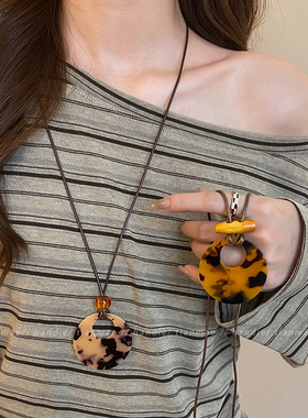 圆形豹纹吊坠长款项链女款复古新中式毛衣链装饰轻奢小众高端配饰